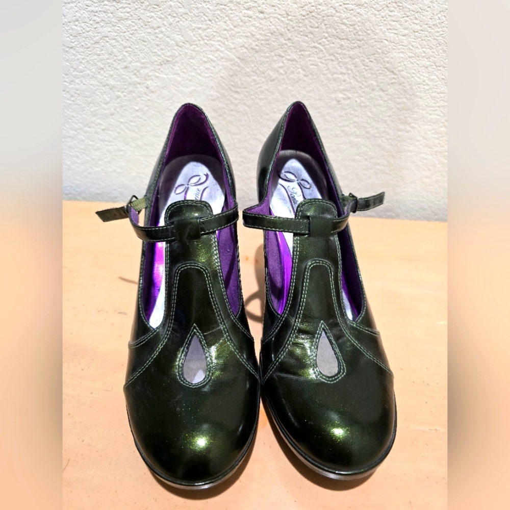 Poetic License Green Vintage Style Heels